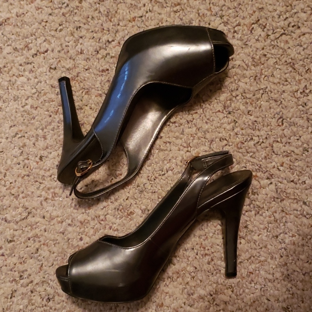 Nine West gray/silver heels